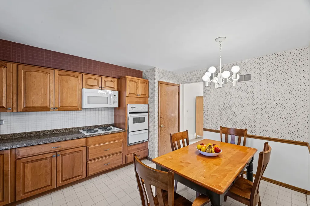 3818 Isabel Street Skokie IL 60076