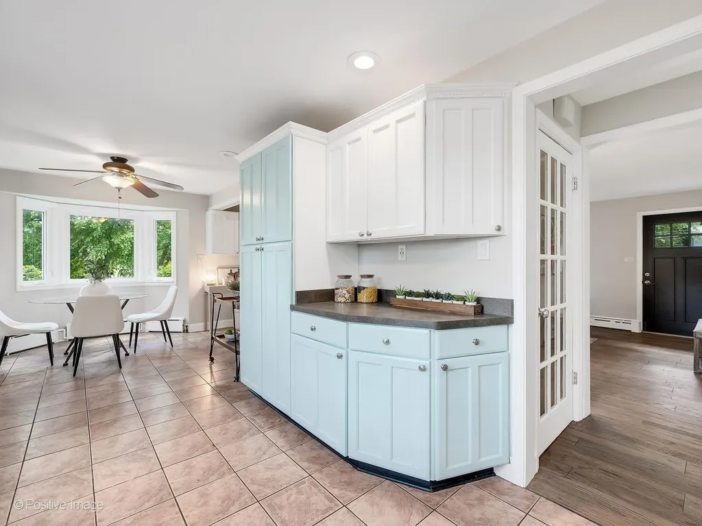 5902 Wolf Road Western Springs IL 60558