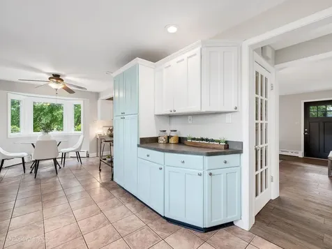 5902 Wolf Road Western Springs IL 60558