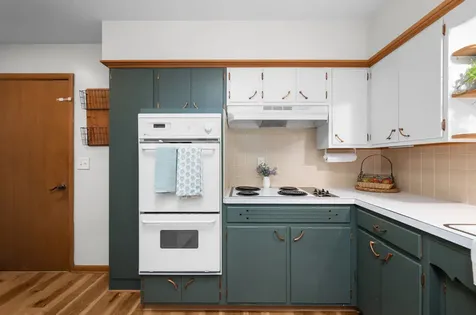 437 26TH Avenue East Moline IL 61244
