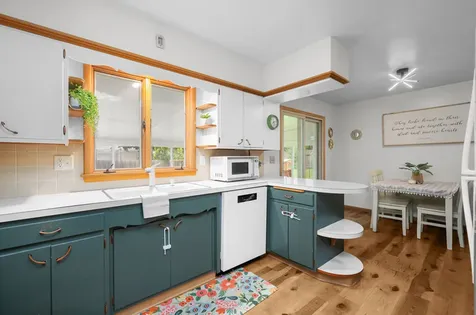 437 26TH Avenue East Moline IL 61244