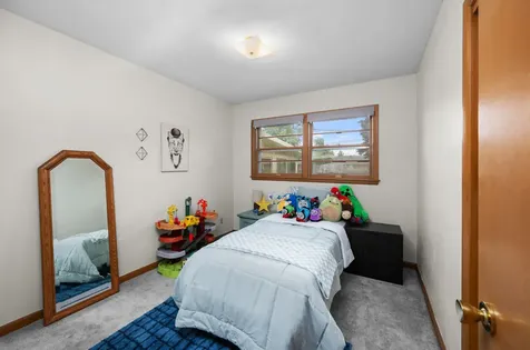437 26TH Avenue East Moline IL 61244