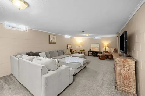 437 26TH Avenue East Moline IL 61244
