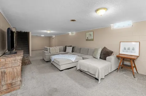 437 26TH Avenue East Moline IL 61244