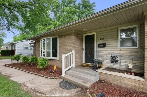 437 26TH Avenue East Moline IL 61244