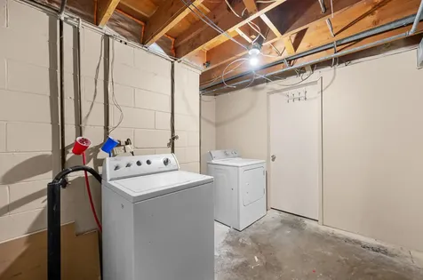 437 26TH Avenue East Moline IL 61244