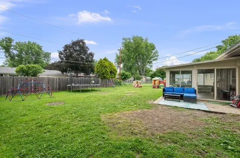437 26TH Avenue East Moline IL 61244