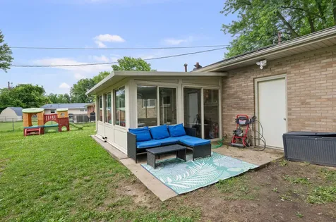 437 26TH Avenue East Moline IL 61244