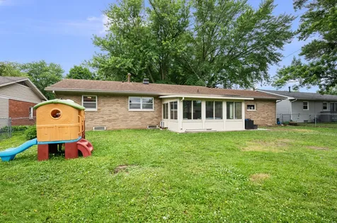 437 26TH Avenue East Moline IL 61244