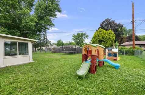 437 26TH Avenue East Moline IL 61244