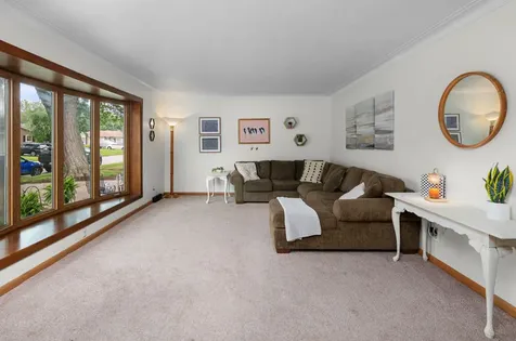 437 26TH Avenue East Moline IL 61244