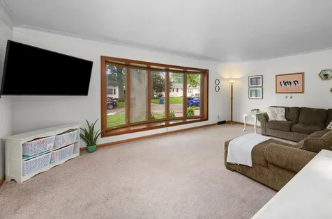 437 26TH Avenue East Moline IL 61244