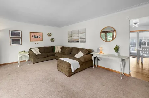 437 26TH Avenue East Moline IL 61244
