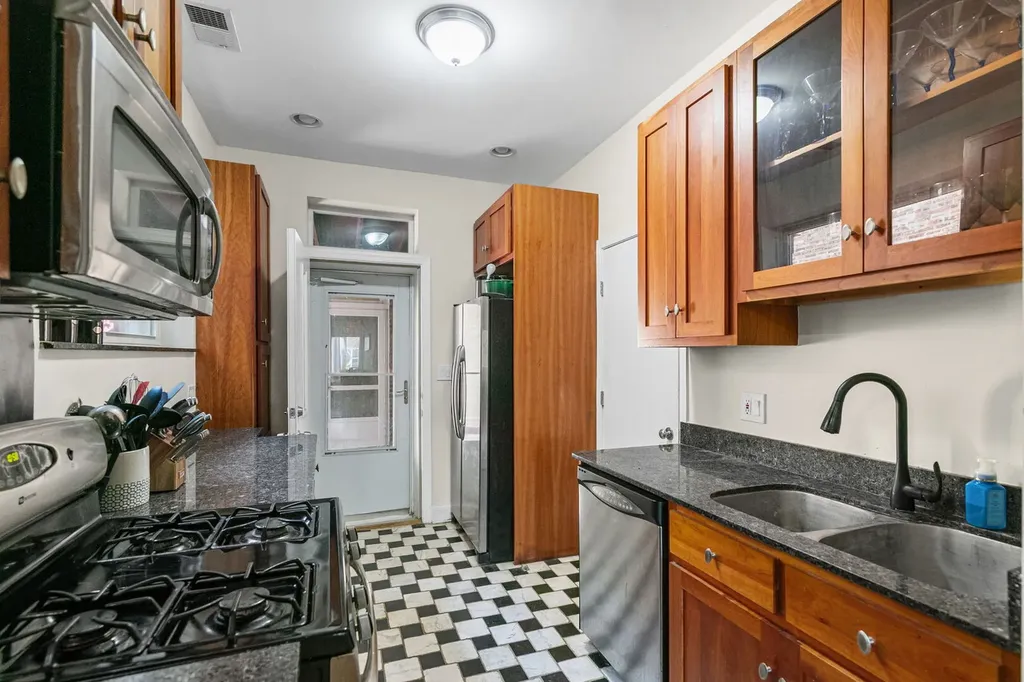 7654 North Greenview Avenue Chicago IL 60626