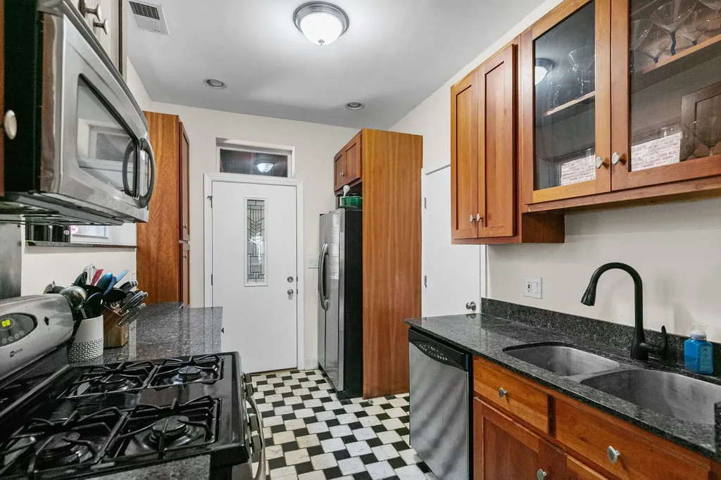 7654 North Greenview Avenue Chicago IL 60626