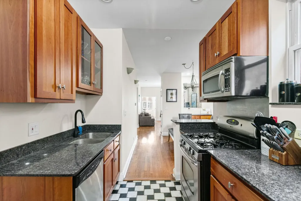7654 North Greenview Avenue Chicago IL 60626