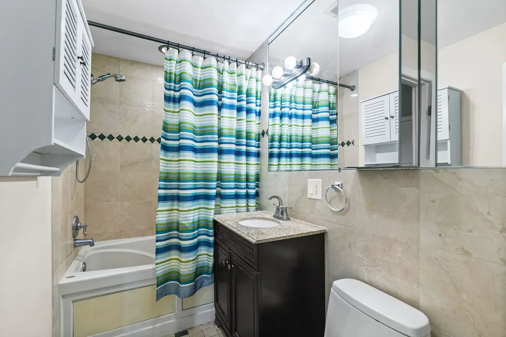 7654 North Greenview Avenue Chicago IL 60626