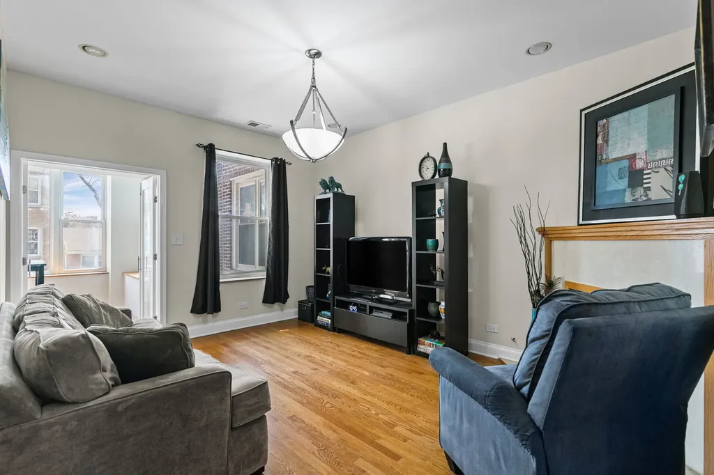 7654 North Greenview Avenue Chicago IL 60626