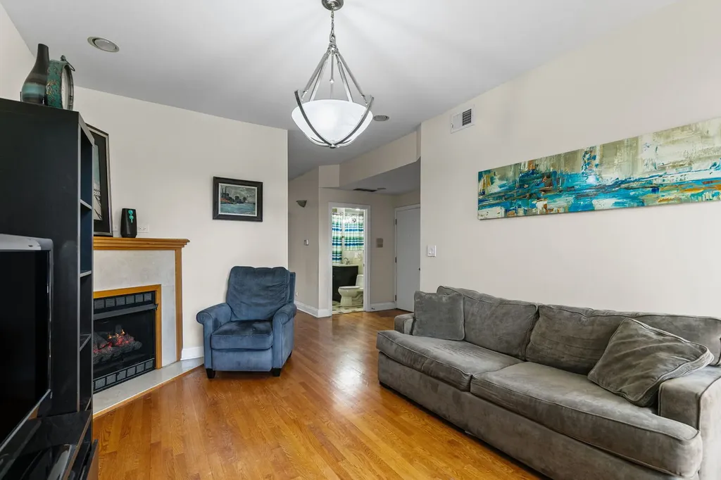 7654 North Greenview Avenue Chicago IL 60626