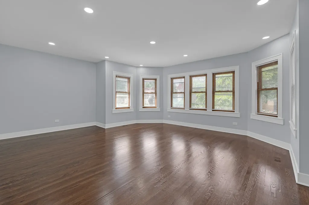 2539 West Morse Avenue Chicago IL 60645