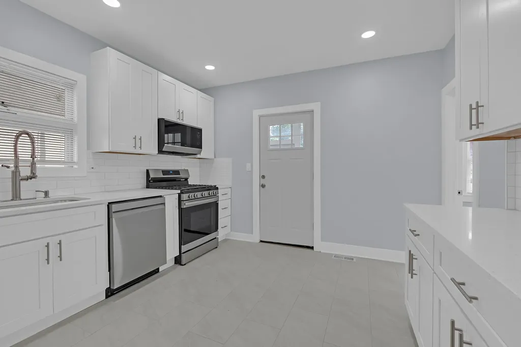 2539 West Morse Avenue Chicago IL 60645