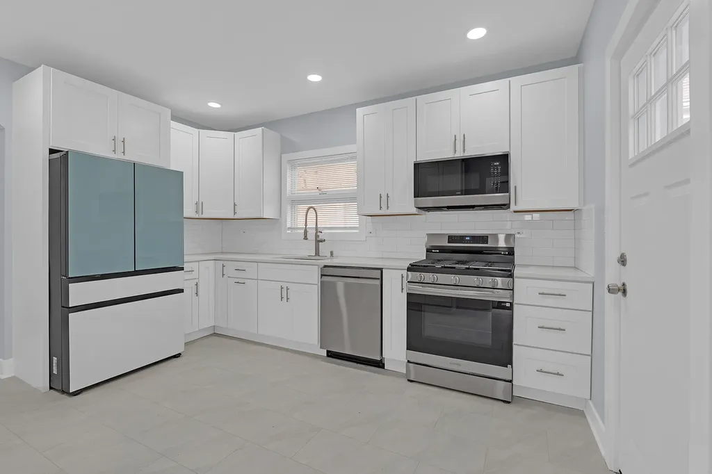 2539 West Morse Avenue Chicago IL 60645