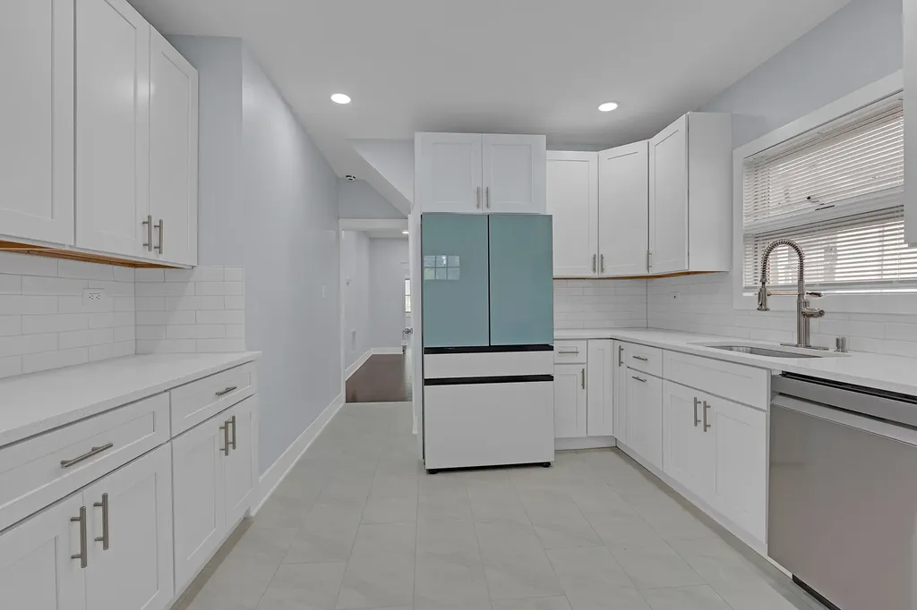 2539 West Morse Avenue Chicago IL 60645