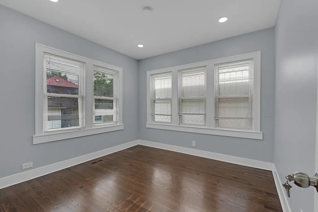 2539 West Morse Avenue Chicago IL 60645