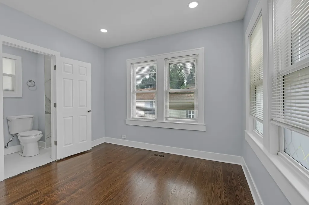 2539 West Morse Avenue Chicago IL 60645