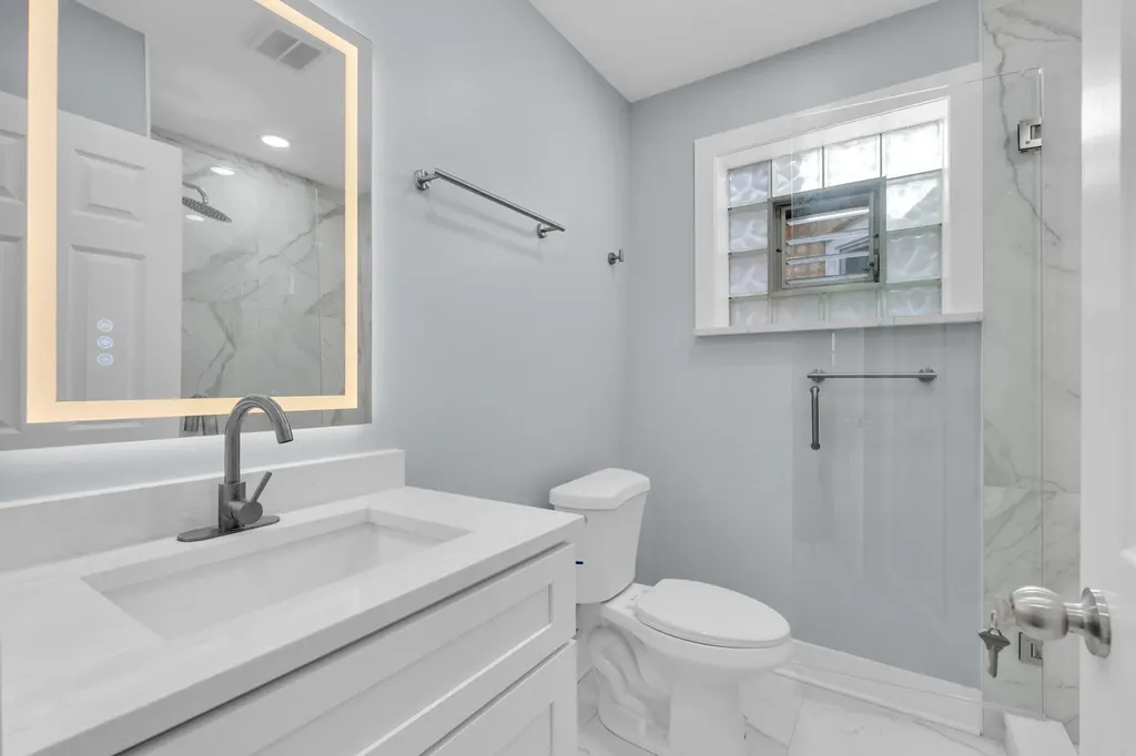 2539 West Morse Avenue Chicago IL 60645