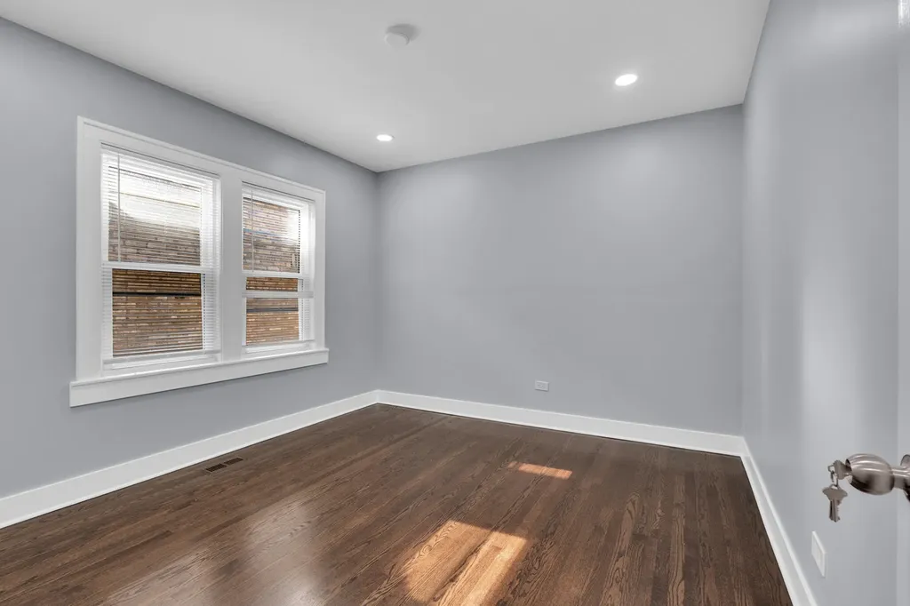 2539 West Morse Avenue Chicago IL 60645