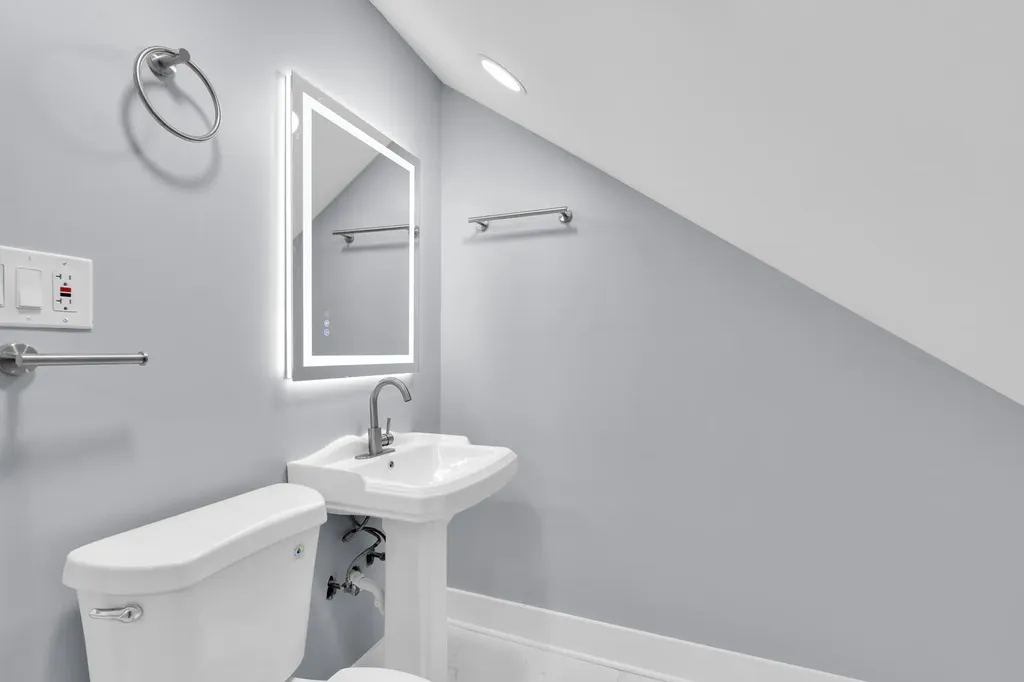 2539 West Morse Avenue Chicago IL 60645