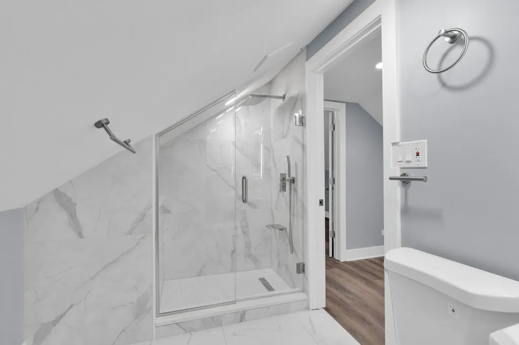 2539 West Morse Avenue Chicago IL 60645