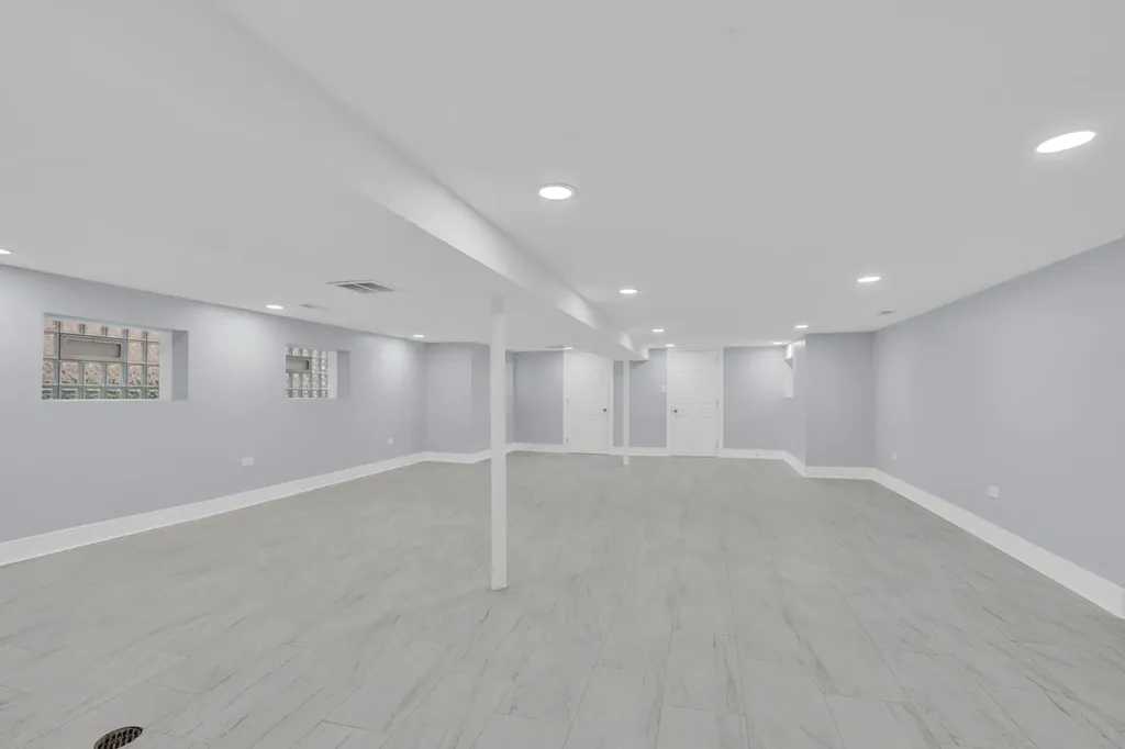 2539 West Morse Avenue Chicago IL 60645