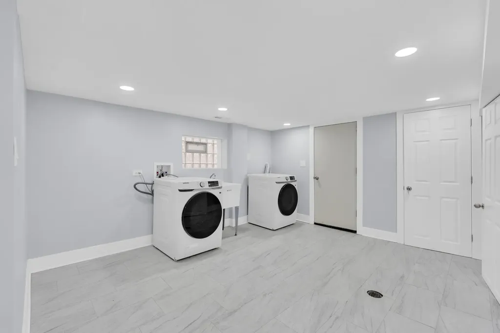 2539 West Morse Avenue Chicago IL 60645