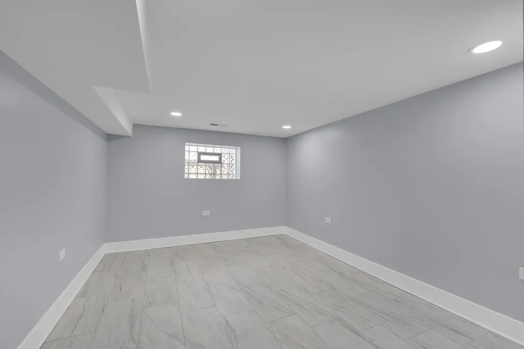 2539 West Morse Avenue Chicago IL 60645