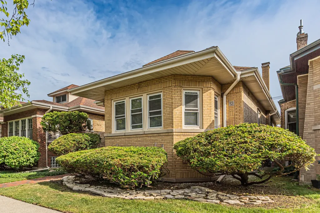 2539 West Morse Avenue Chicago IL 60645