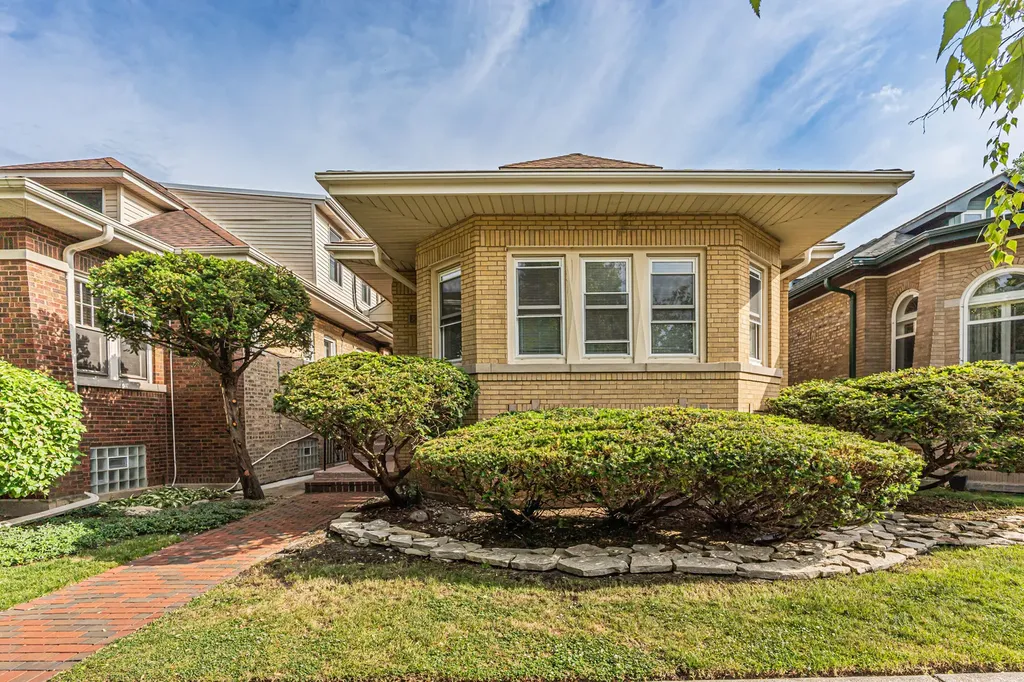 2539 West Morse Avenue Chicago IL 60645