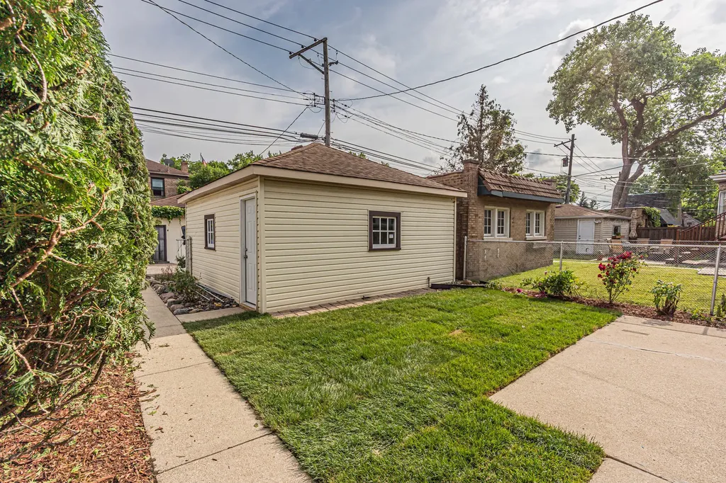 2539 West Morse Avenue Chicago IL 60645