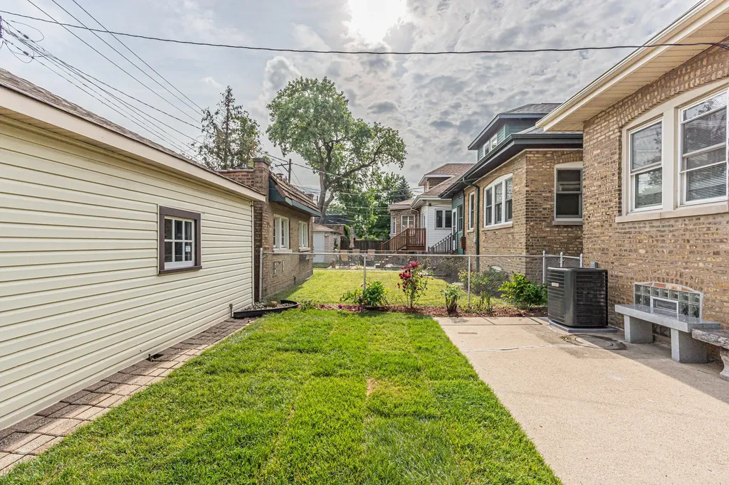 2539 West Morse Avenue Chicago IL 60645