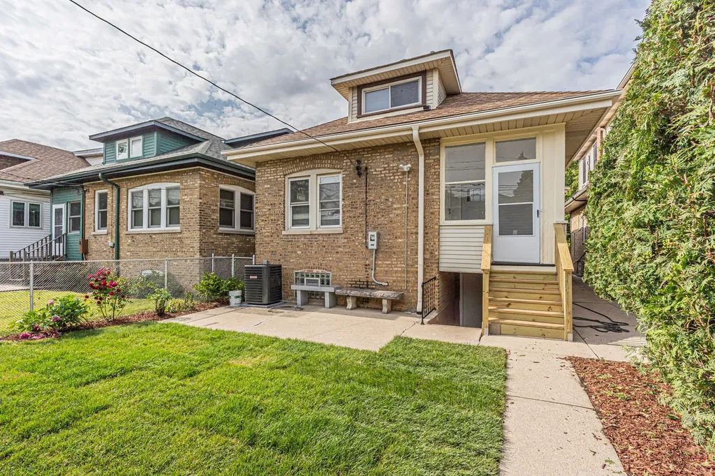 2539 West Morse Avenue Chicago IL 60645