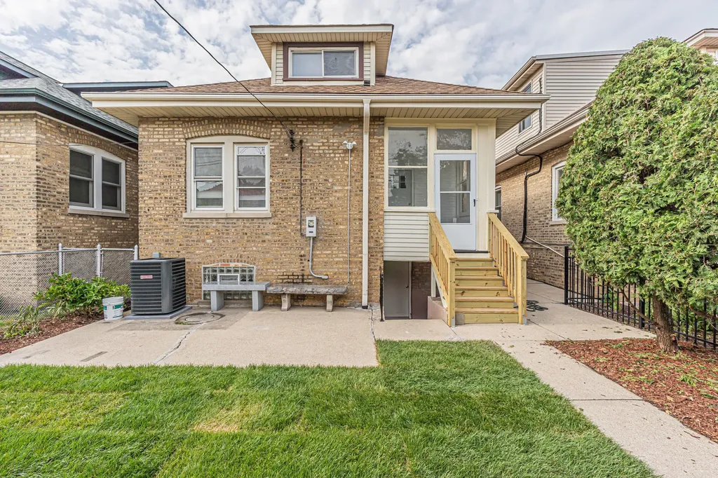 2539 West Morse Avenue Chicago IL 60645