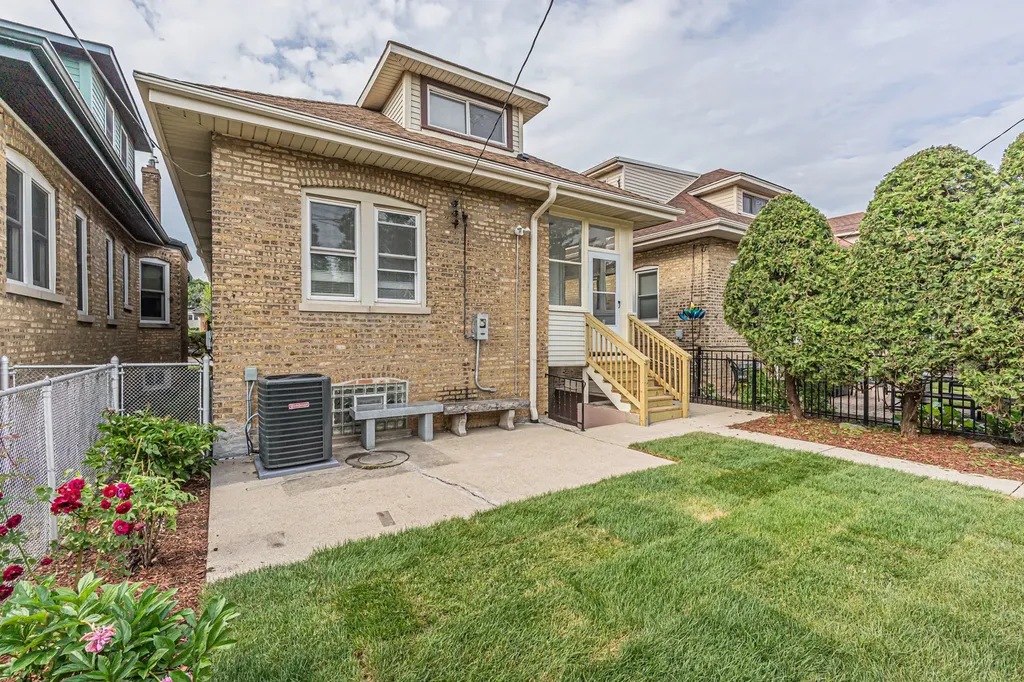 2539 West Morse Avenue Chicago IL 60645
