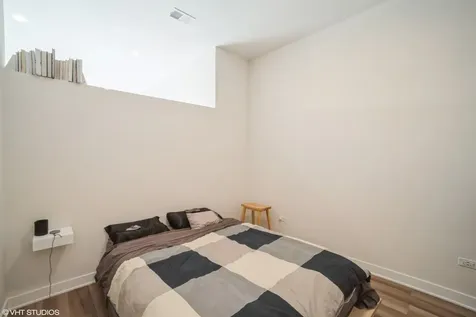 1348 West Roscoe Street Chicago IL 60657