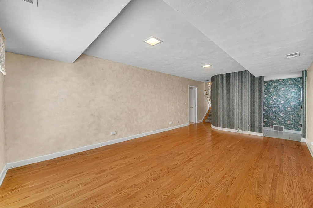 495 East Park Manor Court Elmhurst IL 60126