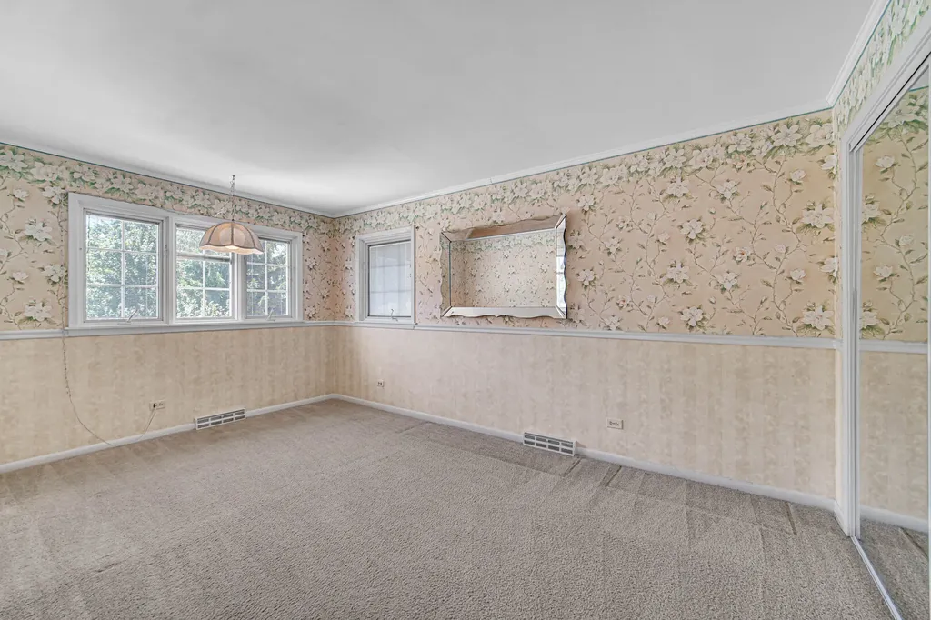 495 East Park Manor Court Elmhurst IL 60126