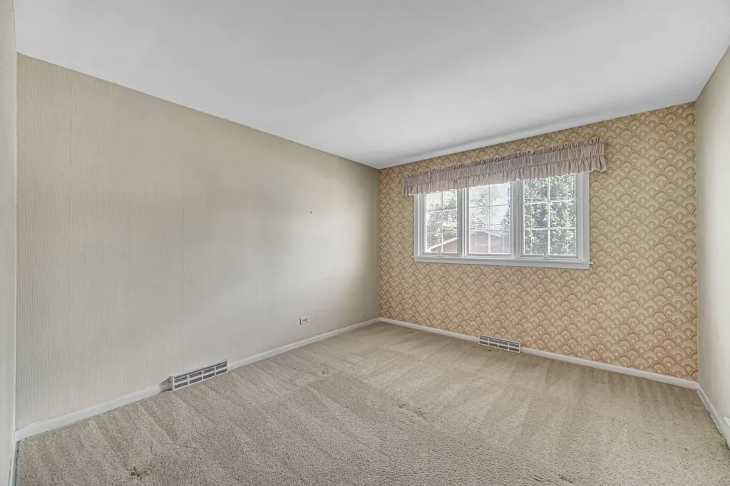 495 East Park Manor Court Elmhurst IL 60126