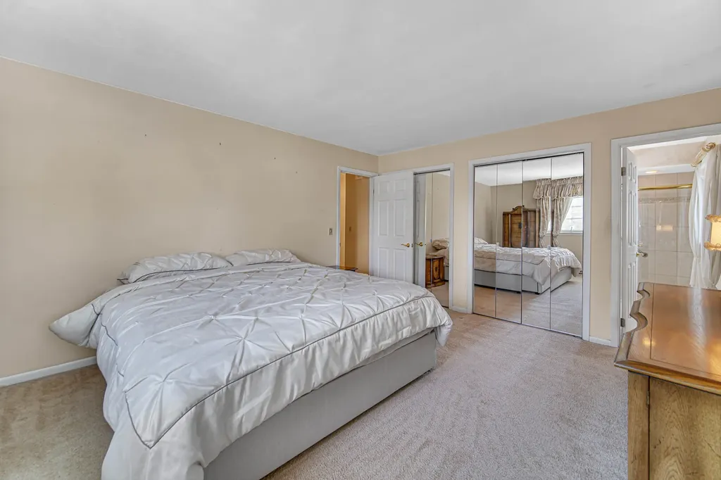 495 East Park Manor Court Elmhurst IL 60126