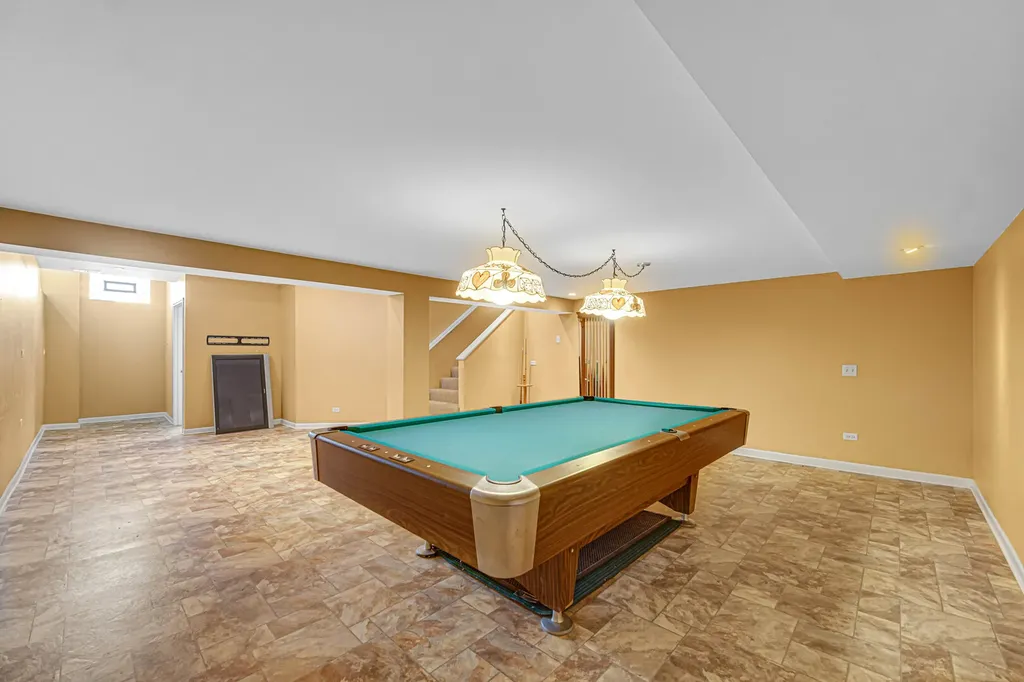 495 East Park Manor Court Elmhurst IL 60126