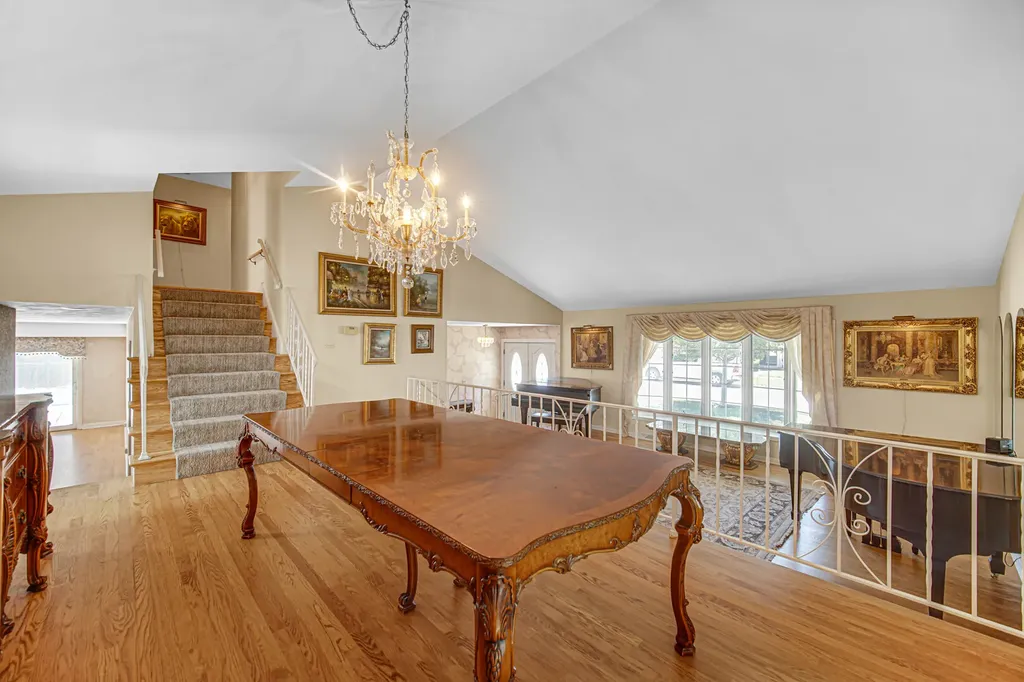 495 East Park Manor Court Elmhurst IL 60126